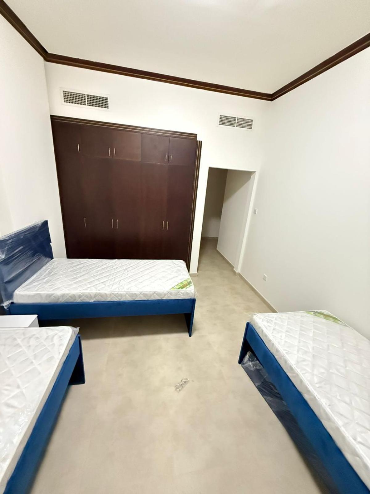 Backpackers Heaven ! 18 Beds In A 2 Bedroom Apartment In Front Of Union Metro Station Diera Dubai Exterior foto