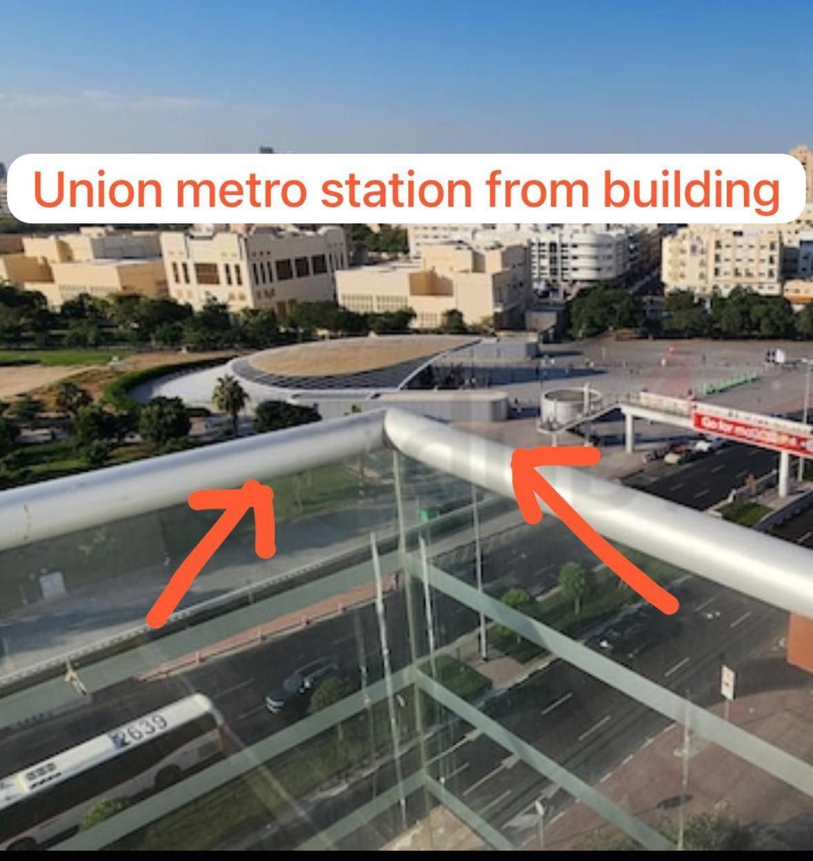 Backpackers Heaven ! 18 Beds In A 2 Bedroom Apartment In Front Of Union Metro Station Diera Dubai Exterior foto