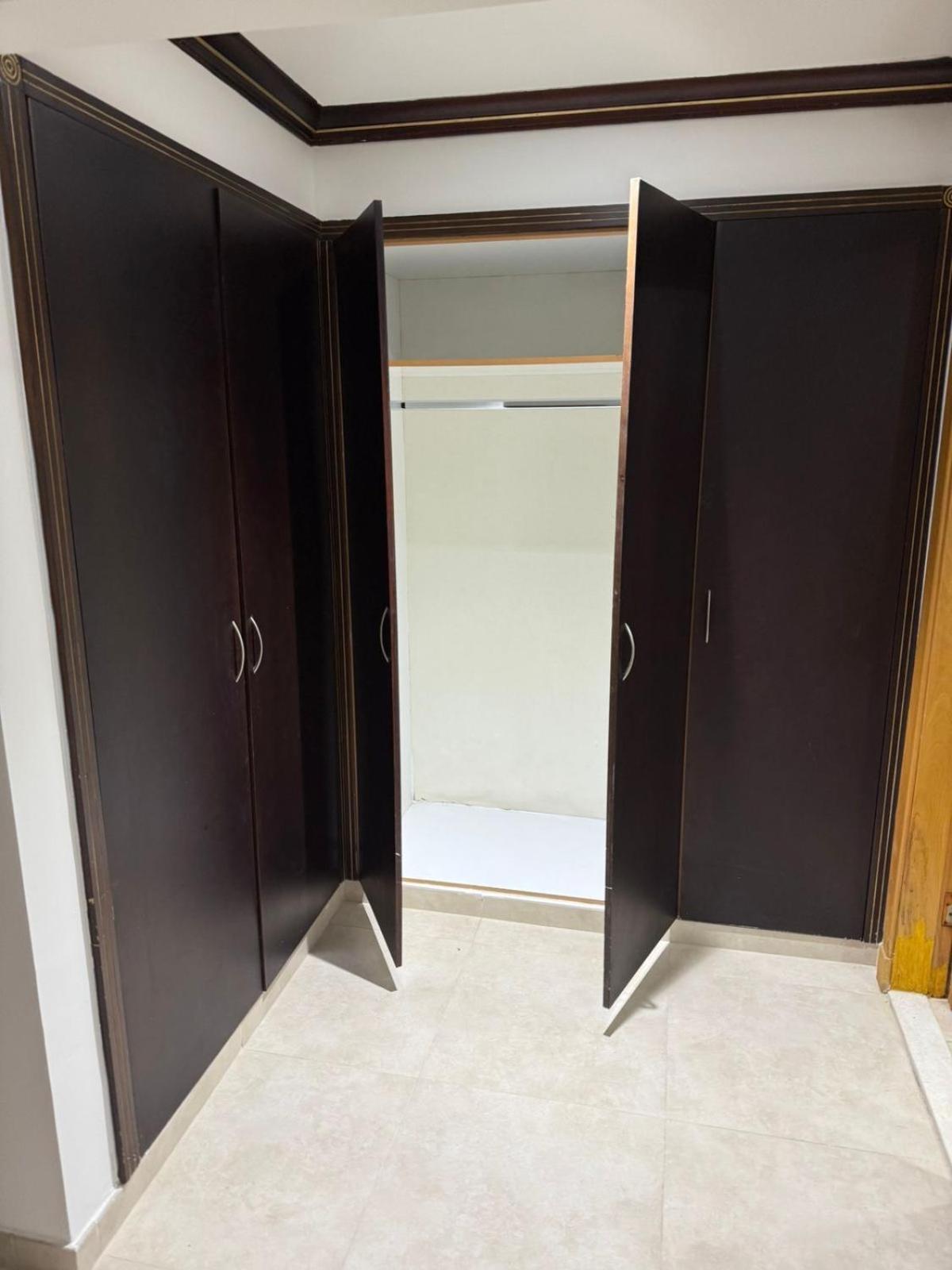 Backpackers Heaven ! 18 Beds In A 2 Bedroom Apartment In Front Of Union Metro Station Diera Dubai Exterior foto