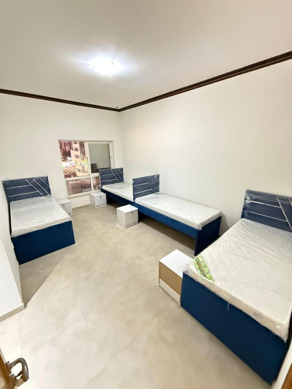Backpackers Heaven ! 18 Beds In A 2 Bedroom Apartment In Front Of Union Metro Station Diera Dubai Exterior foto